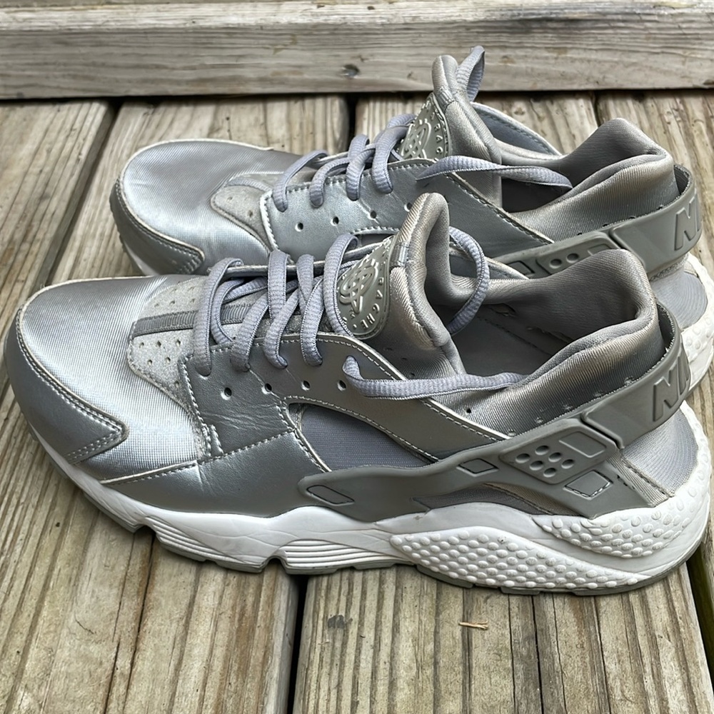 Nike Huarache Run Silver/Gray Sneakers Size 9 - Picture 3 of 13